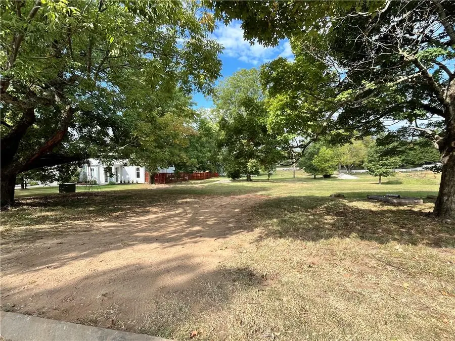 1327 N Woolsey Avenue, Fayetteville, AR 72703 - #3
