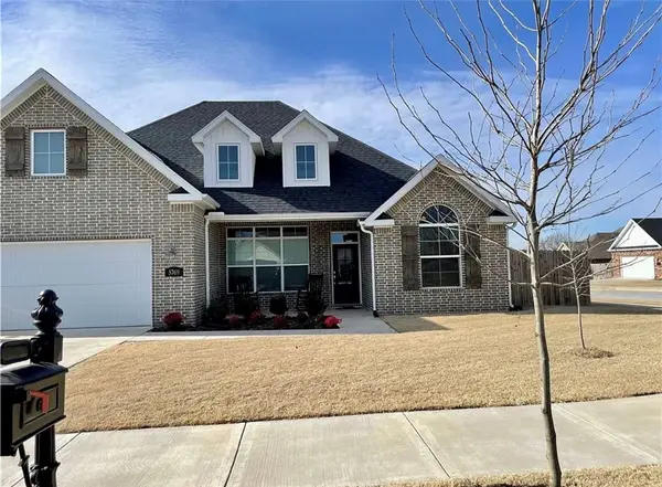 5769 W Cane Hill Drive, Fayetteville, AR 72704