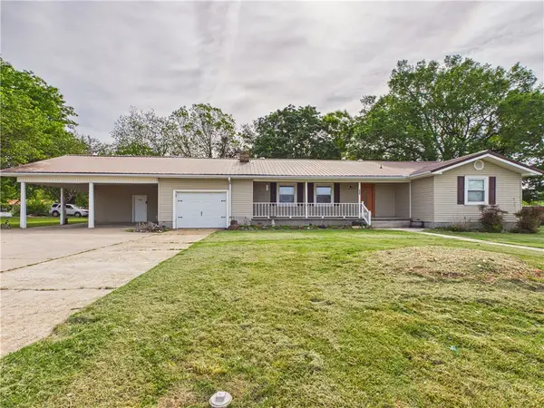 803 N Springfield Street, Berryville, AR 72616