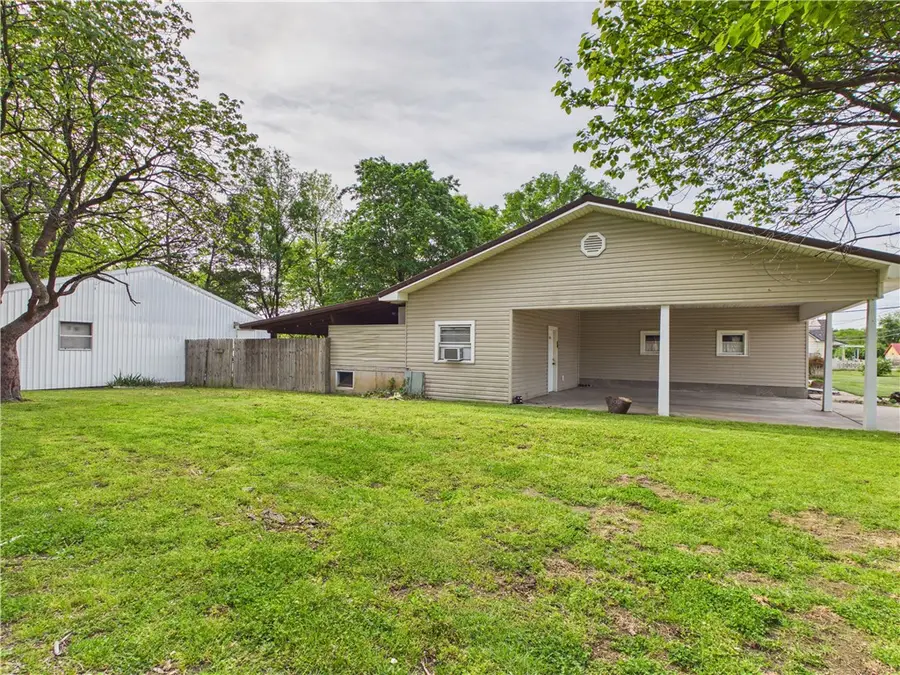 803 N Springfield Street, Berryville, AR 72616 - #2