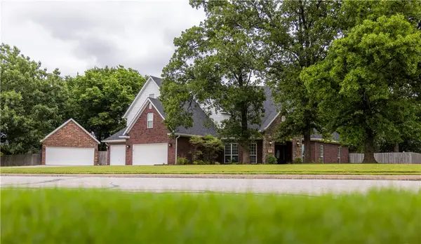 2104 Caribou Lane, Elm Springs, AR 72762