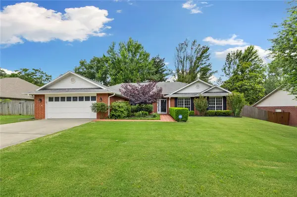 2751 Meandering Way, Fayetteville, AR 72701