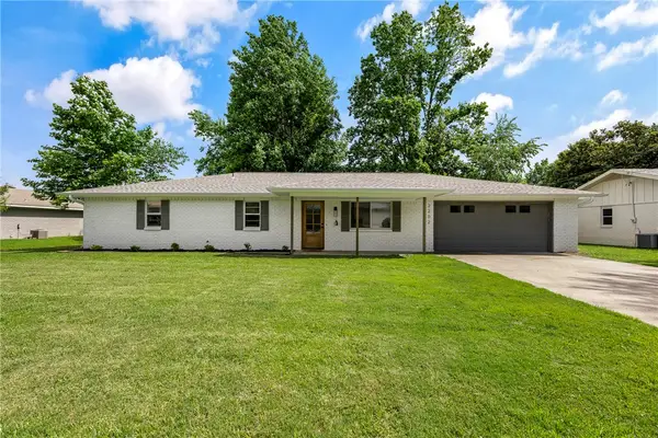 2202 SE 16th Street, Bentonville, AR 72712
