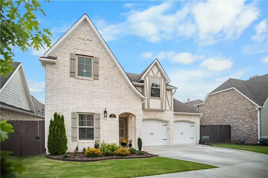 139 N Hawkstone Drive, Fayetteville, AR 72704 - #2