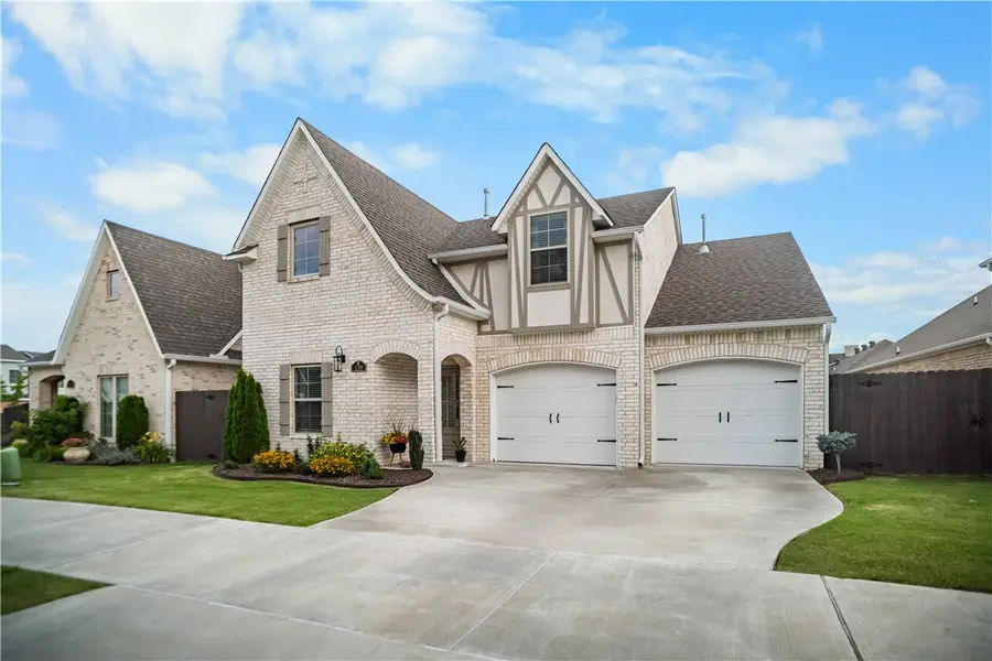 139 N Hawkstone Drive, Fayetteville, AR 72704 - #3