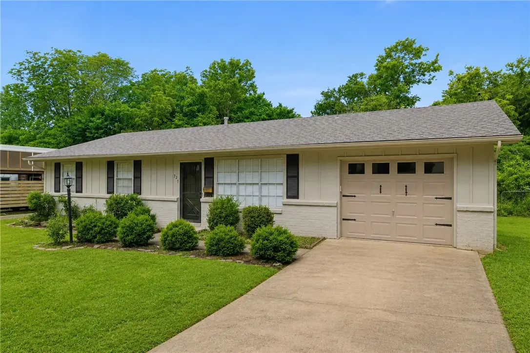 725 N Washington Avenue, Fayetteville, AR 72701 - #1