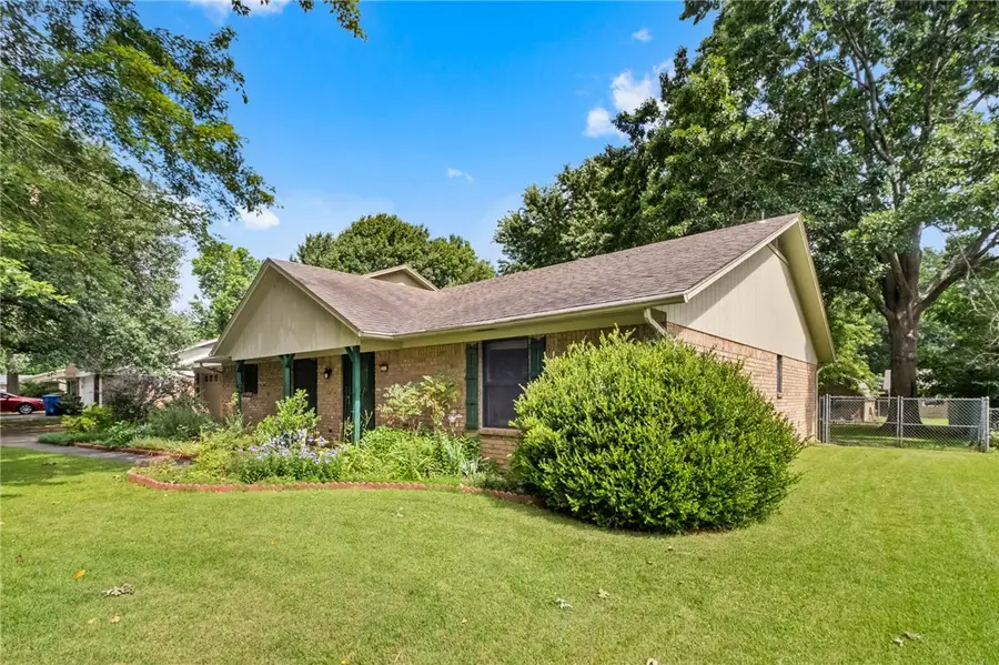 2514 E Sharon Street, Fayetteville, AR 72703 - #2