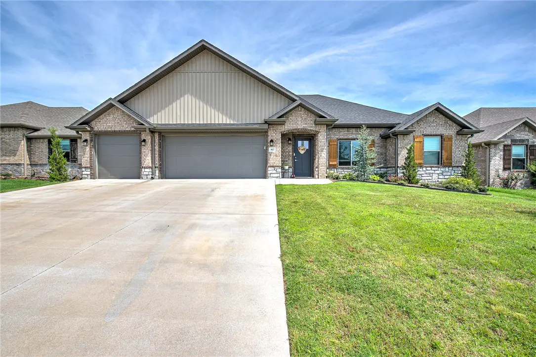 912 E Pinnacle Street, Prairie Grove, AR 72753 - #1