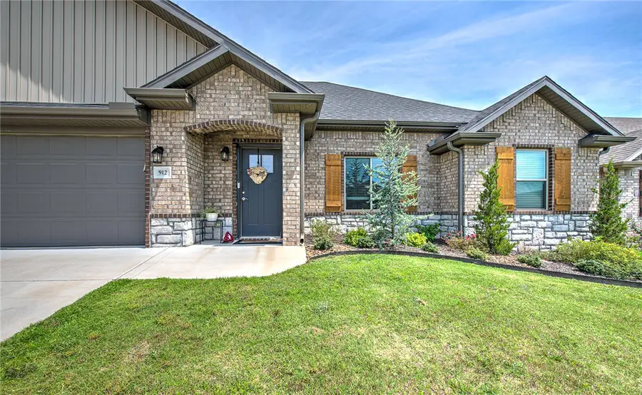 912 E Pinnacle Street, Prairie Grove, AR 72753 - #2