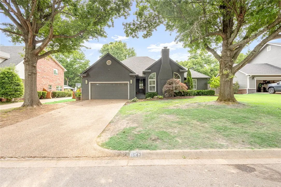 1642 N Charlee Avenue, Fayetteville, AR 72703 - #1