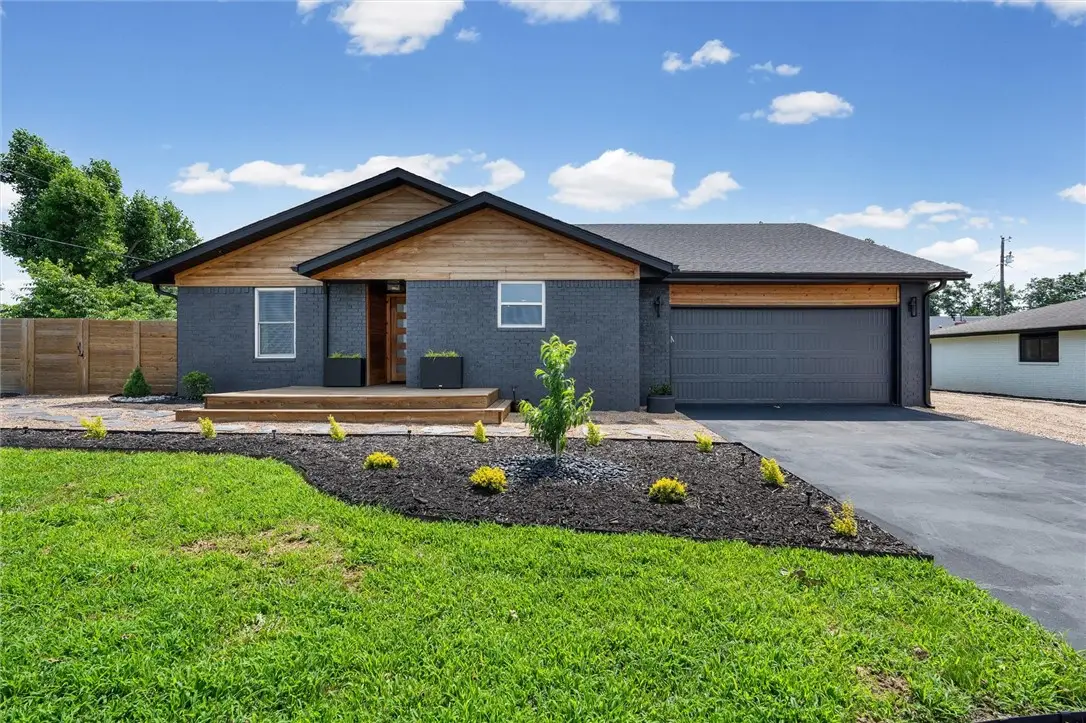 1601 S 17th Street, Rogers, AR 72758 - #1