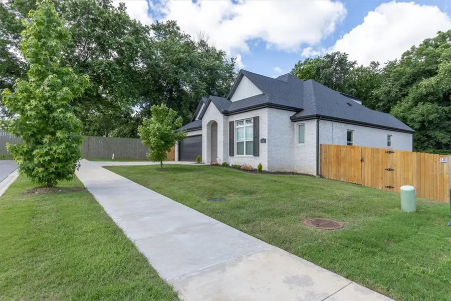 1305 N Quincy Avenue, Fayetteville, AR 72704 - #2