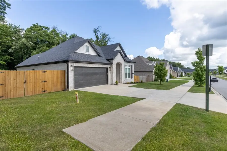 1305 N Quincy Avenue, Fayetteville, AR 72704 - #3