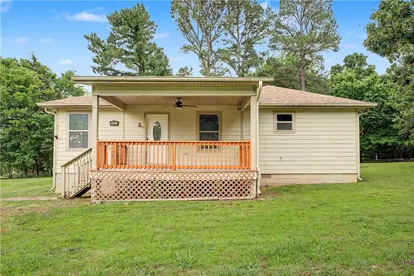 15583 S Applehill Road, Prairie Grove, AR 72753