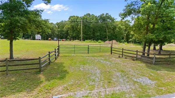 16601 & 16603 N Mt Olive Road, Gravette, AR 72736
