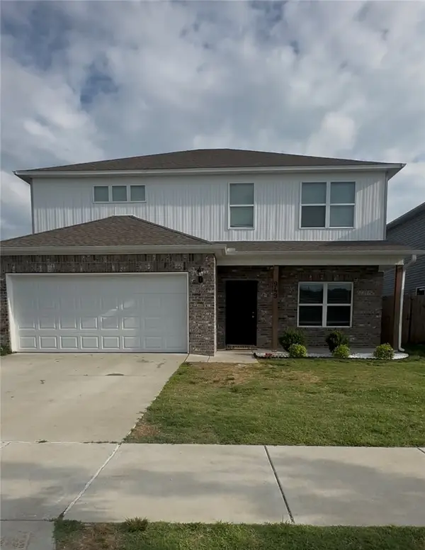 949 E Sparrow Circle, Fayetteville, AR 72701