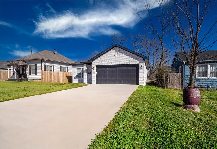 1027 S Arkansas Street, Rogers, AR 72756 - #2