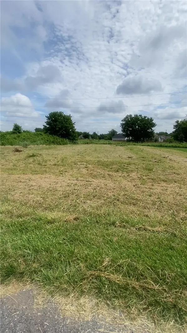 Francis Drive, Bella Vista, AR 72714
