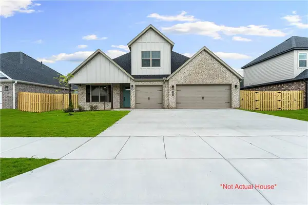 814 Dolcetto Street, Tontitown, AR 72762