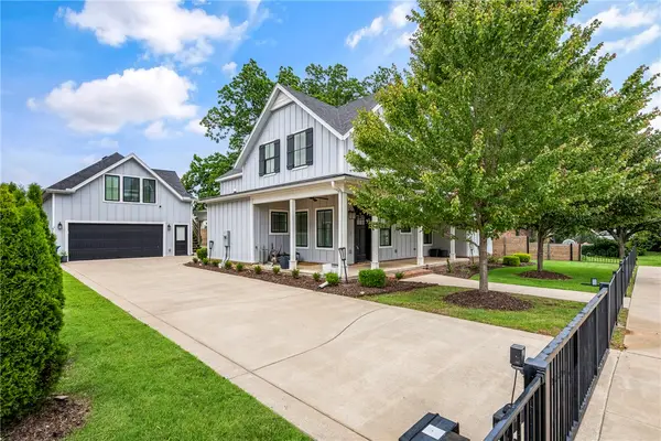 448 SW C Street, Bentonville, AR 72712