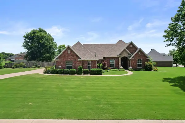 325 Whitcliff Drive, Cave Springs, AR 72718