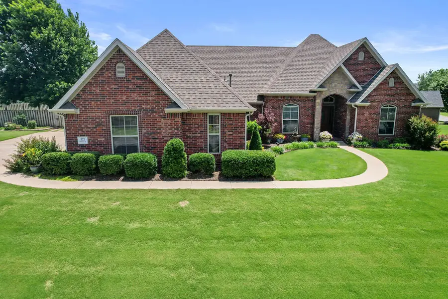 325 Whitcliff Drive, Cave Springs, AR 72718 - #2