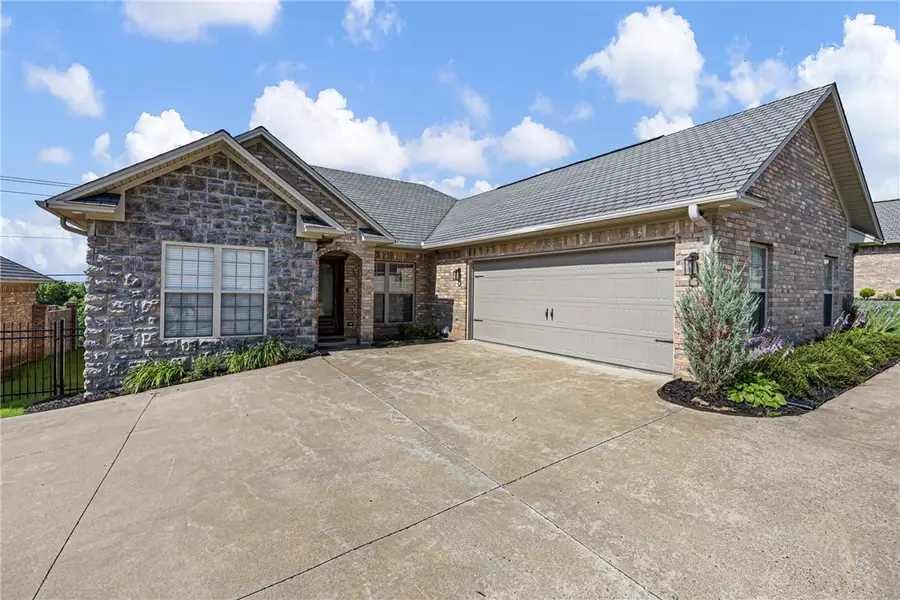 31 Village Court, Russellville, AR 72802 - #2