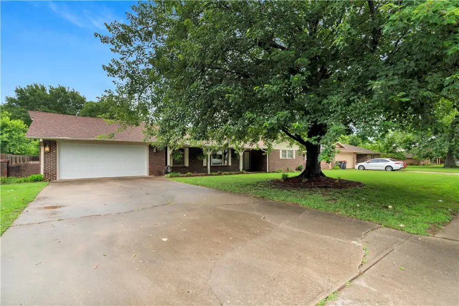 207 Angela Street, Springdale, AR 72762 - #2