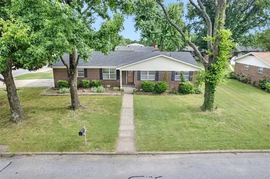 2406 SE 15th Street, Bentonville, AR 72712 - #2