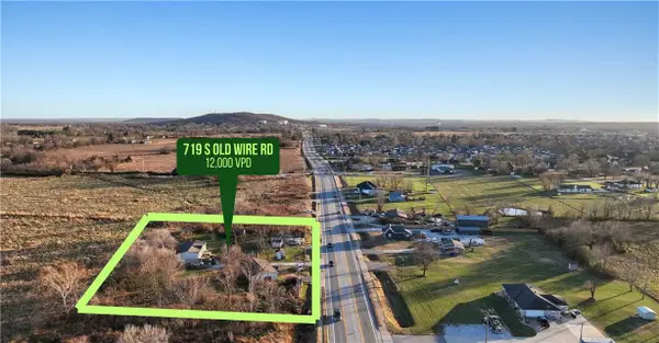 719 Old Wire Road, Lowell, AR 72745