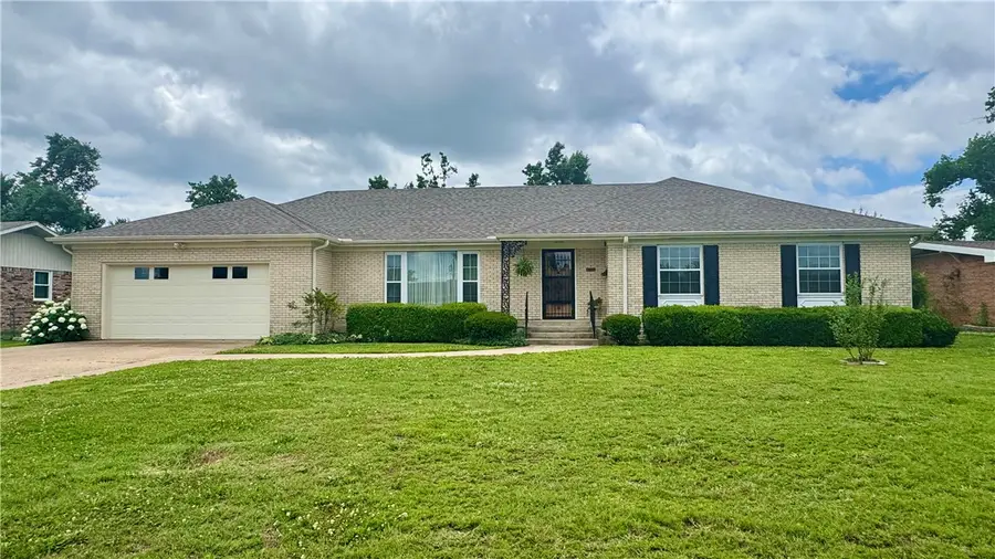 1018 W Holly Street, Rogers, AR 72756 - #2