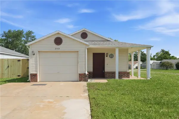 2515 SE 4th Street, Bentonville, AR 72712
