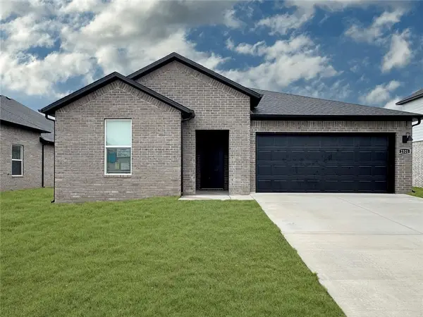 1001 Thornwood Place, Bentonville, AR 72713