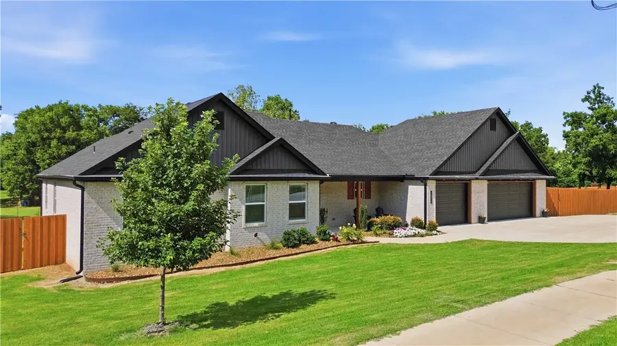 1045 W Garland Street, Siloam Springs, AR 72761 - #2