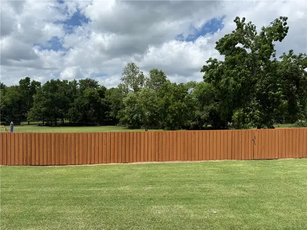1023 W Garland Street, Siloam Springs, AR 72761