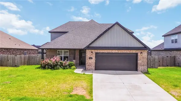 931 Skyline Loop, Centerton, AR 72719