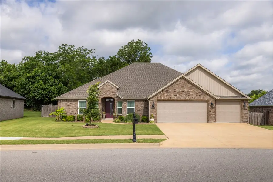 2304 Carl Street, Siloam Springs, AR 72761 - #2