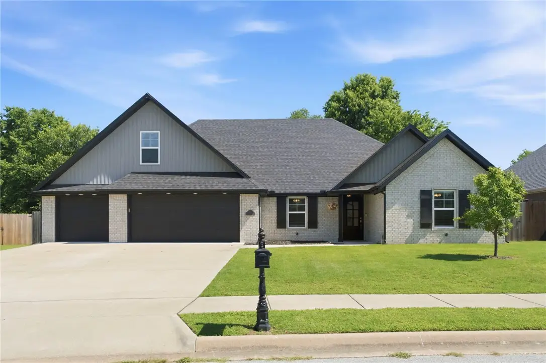 301 Grand Court, Siloam Springs, AR 72761 - #1