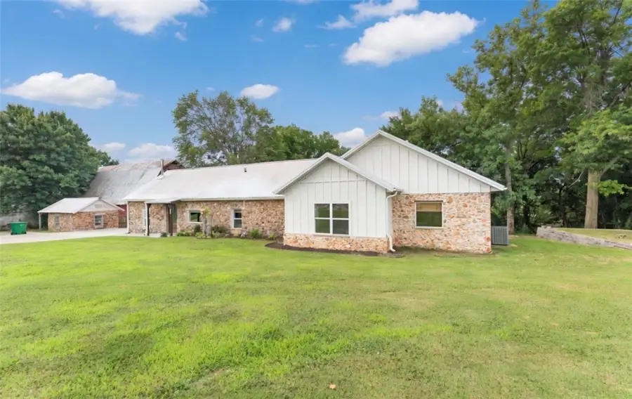 453 Goose Creek Road, Farmington, AR 72730 - #2