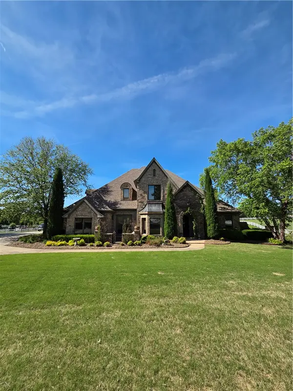 6847 Western Trails Drive, Springdale, AR 72762