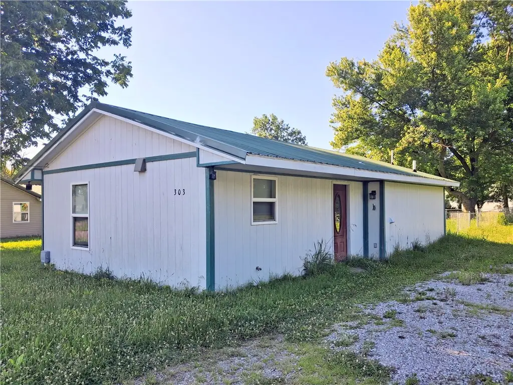 303 W 8th Street, Green Forest, AR 72638 - #1