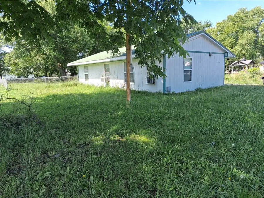303 W 8th Street, Green Forest, AR 72638 - #3