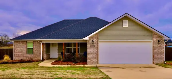 133 Youngblood Place, Huntsville, AR 72740