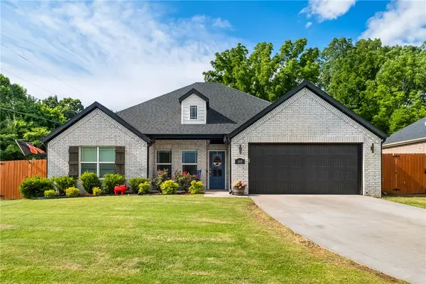 305 W Taverner Xing, Farmington, AR 72730