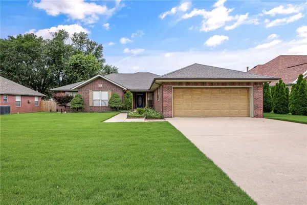 1300 N Oriole Avenue, Rogers, AR 72756