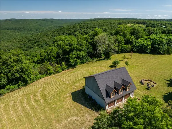10022 W Devils Den Road, Winslow, AR 72959