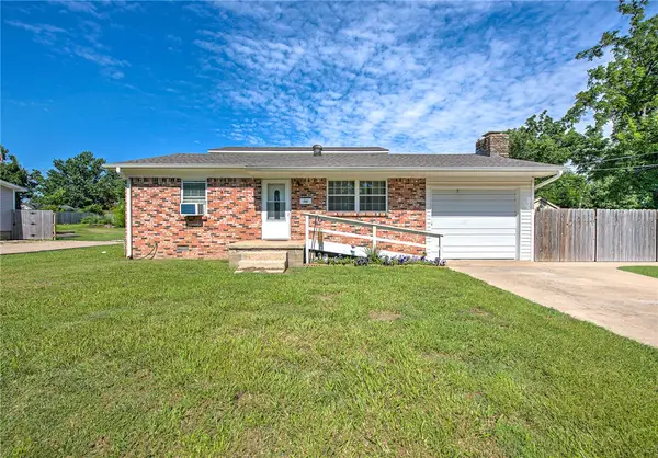 608 N 10th Street, Rogers, AR 72756