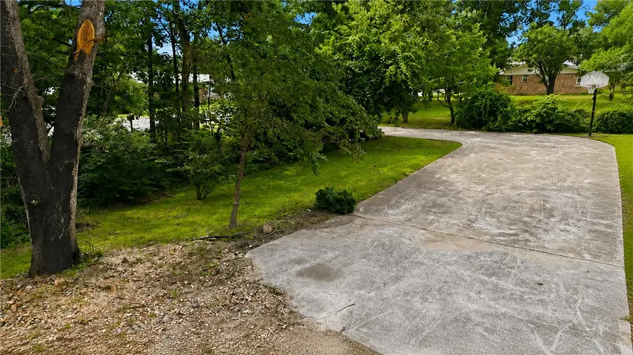 2811 Summit Drive, Siloam Springs, AR 72761 - #2