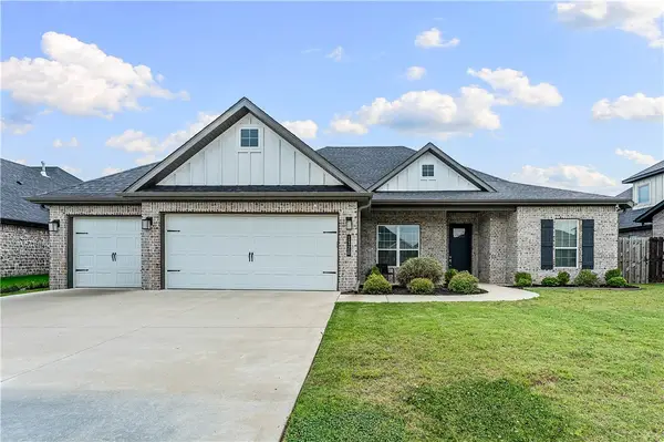 1320 Paragon, Centerton, AR 72719