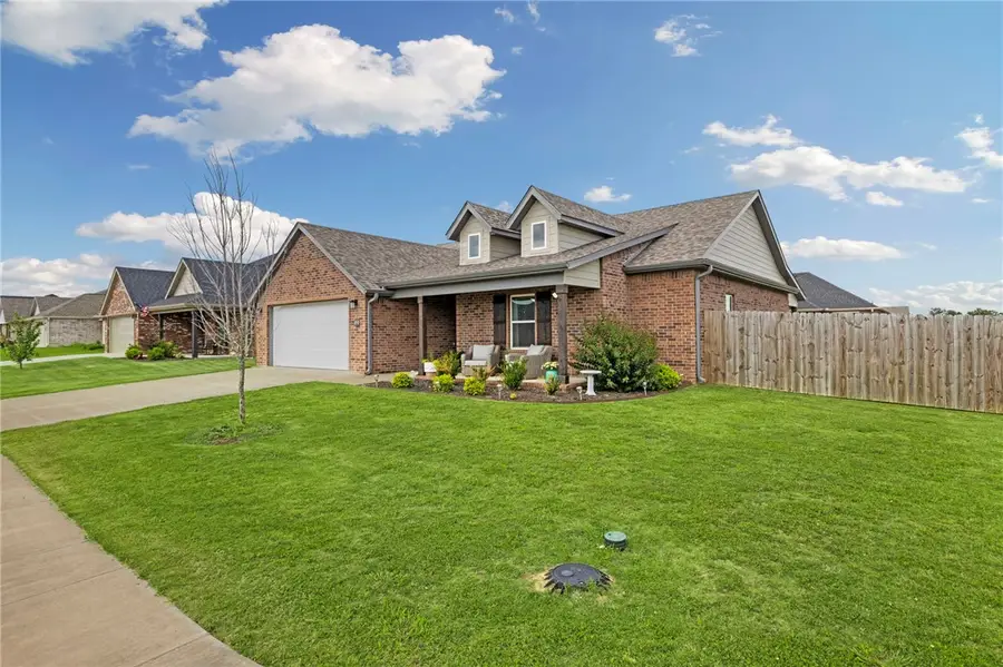 1050 Fair Oaks Street, Tontitown, AR 72762 - #2